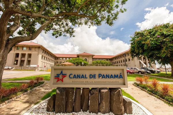 Canal de Panam谩 niega haber aceptado que los buques de EEUU no paguen tarifas en la v铆a
