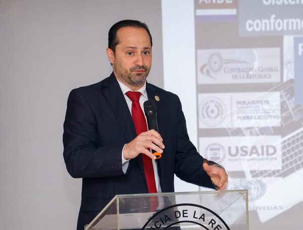 Ministro de la Senad responde a vínculos de Lalo Gomes con funcionarios · Radio Monumental 1080 AM