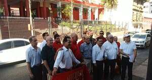 La Nación / Escasa participación de dirigentes disidentes en convocatoria frente a la ANR