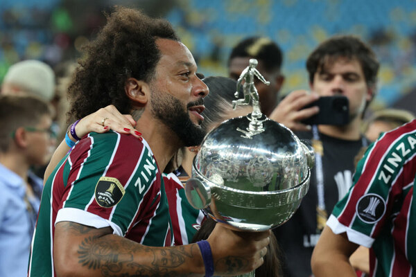 Versus / El brasileño Marcelo anuncia su retiro del fútbol