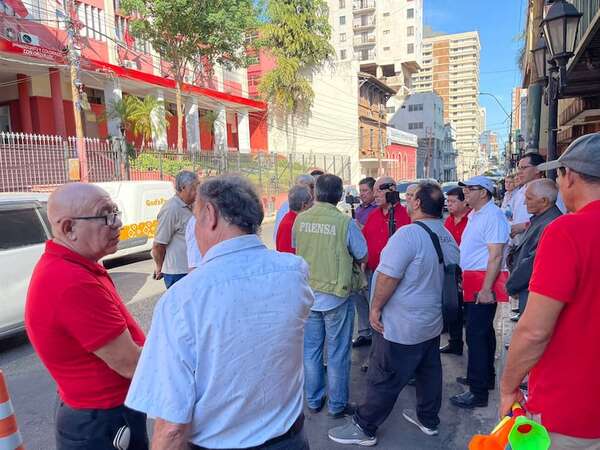 Dirigentes colorados piden “la cabeza” de varios ministros y directivos que “no aportan al desarrollo del país” - Política - ABC Color