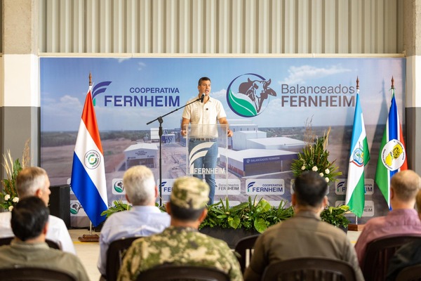 Peña califica la fábrica de balanceados como «una de las mayores historias de éxito” del Paraguay