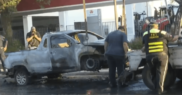 Camioneta se incendió en Avenida Eusebio Ayala