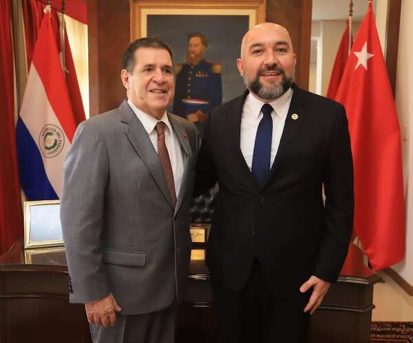 Silvio Ovelar considera que lo ético es que Arévalo renuncie - Política - ABC Color