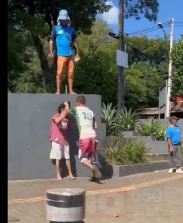 (VIDEO)Hartos de las peleas de chespis en Luque