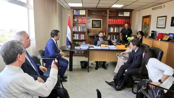 Fiscales y abogados reciben datos extraídos del celular de Lalo Gomes