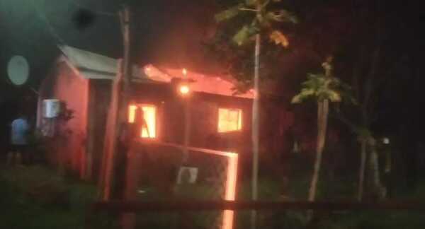Incendio consume vivienda en Vacay en la noche del martes