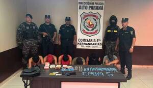 Polis atraparon a arrieros como para formar equipo de futsal con DT y todo y se pusieron creativos