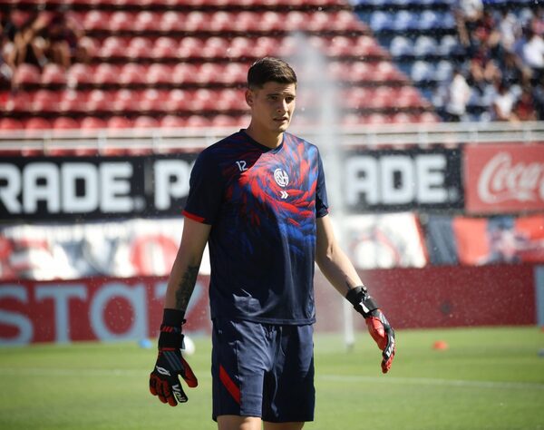 El arquero sensación del fútbol argentino ¿Se anima a patear un tiro libre? · Radio Monumental 1080 AM