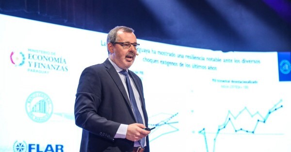 Mientras el BCP inyecta dólares para frenar la suba, la inflación se dispara y amenaza las proyecciones