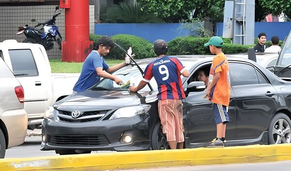 Pobreza y falta de trabajo inciden sobremanera en la poblaci贸n joven de Paraguay, seg煤n estudio del BID