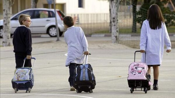 ¡Cháke! Advierten sobre peligros de las mochilas con rueditas