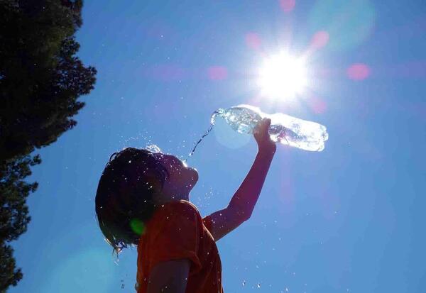 Golpe de calor en niños: ¿Cómo prevenirlo? - Portal Digital Cáritas Universidad Católica