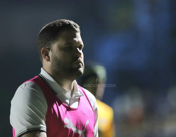 Versus / Ariel Galeano se va del Giannina luego de perder un solo partido