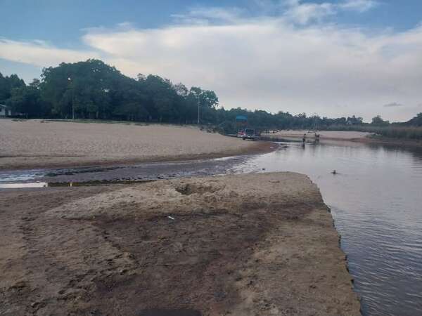 Alerta roja por crisis hídrica en el arroyo Yabebyry, fuente del agua distribuida por la Junta de Saneamiento en el municipio - Nacionales - ABC Color