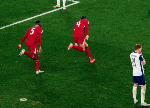 Versus / Liverpool aplasta al Tottenham y regresa a la final de Copa de la Liga