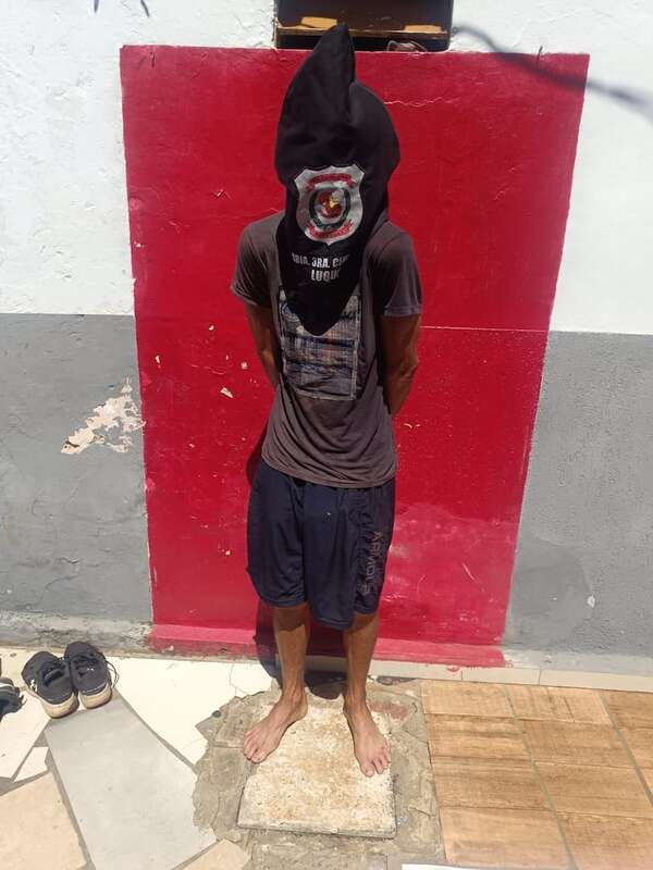 Capturan a hombre con armas blancas en Luque tras resistirse a la Policía - Policiales - ABC Color