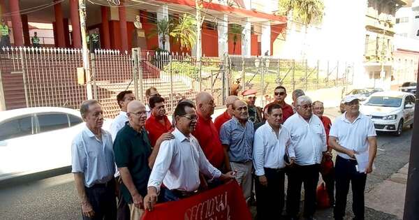 La Nación / Escasa participación de dirigentes disidentes