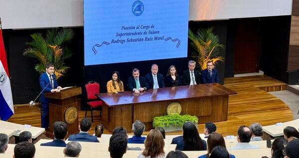 Rodrigo Ruiz asumió como superintendente de Valores