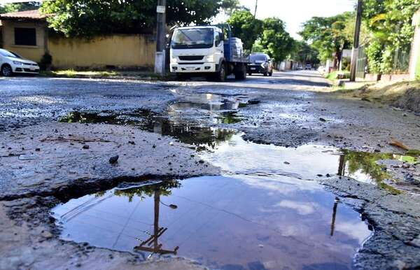 Lambaré: caños rotos y calles destruidas hace seis meses, denuncian - Nacionales - ABC Color