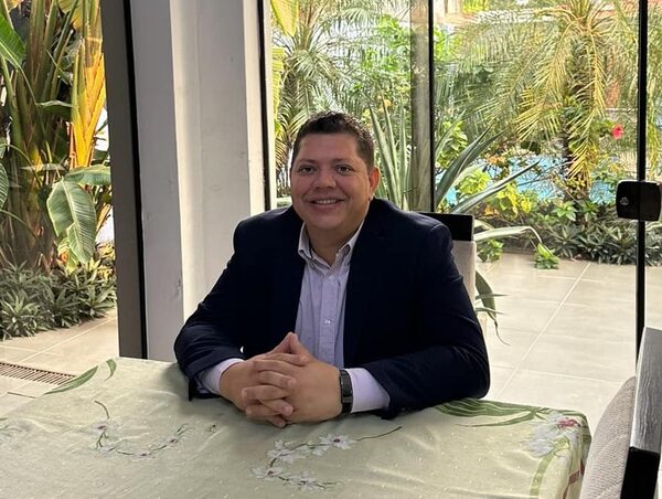 Camioneta de la Senad que 'Lalo' quería para sus amigos terminó en la Gobernación de Amambay · Radio Monumental 1080 AM