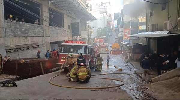 Incendio de importante magnitud en edificio de Ciudad del Este - 1000 Noticias