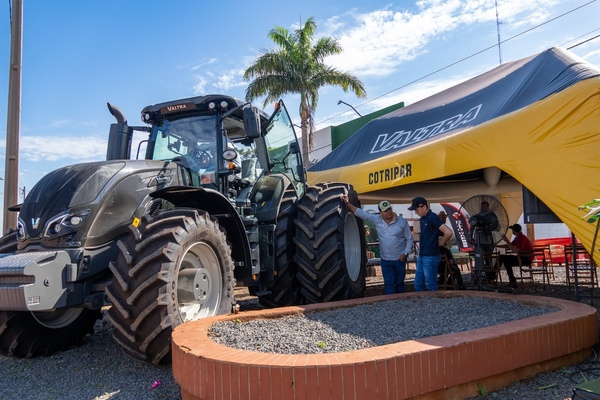 Valtra y Cotripar inauguran nueva sucursal en San Alberto con imagen renovada