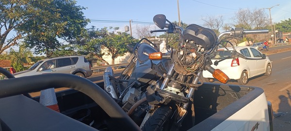 Motociclista herido tras colisionar con camioneta en la Ruta PY01
