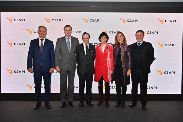 Diego del Alcázar y María Benjumea, Medallas de Honor de CEAPI | Internacionales | 5Días