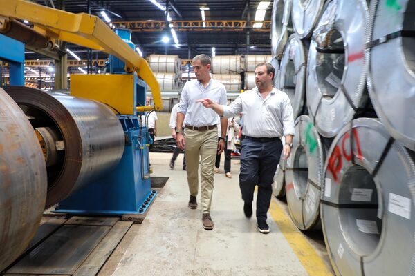 Viceministro verifica proceso productivo y desarrollo de empresas metalúrgicas nacionales - .::Agencia IP::.