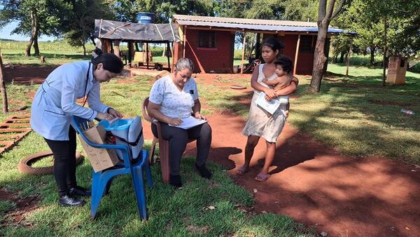 Refuerzan vacunación en comunidad Acaraymi con visitas casa por casa