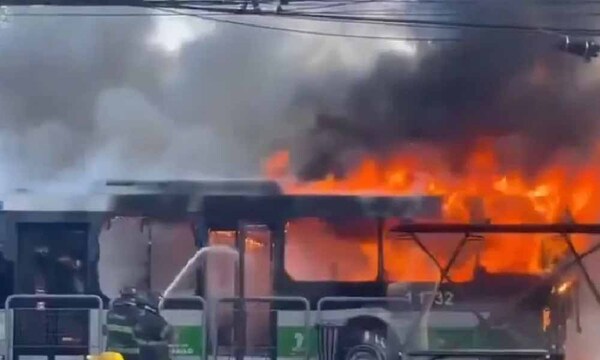 Avioneta cae sobre colectivo en una ajetreada avenida de la ciudad brasileña de São Paulo – Prensa 5