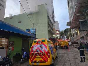 Controlan incendio de gran magnitud en edificio de Ciudad del Este - ABC en el Este - ABC Color