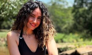 (GALERÍA) ¡Mamau! Esta cantante folclórica nacional se destapó en un arroyito