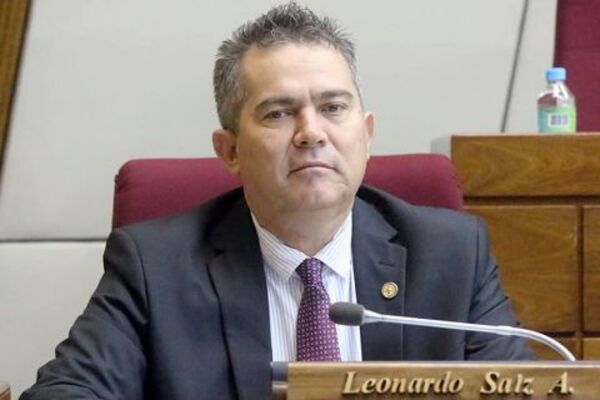 Denuncian a diputado cartista y a jueza por esquema para quedarse con tierras - 1000 Noticias