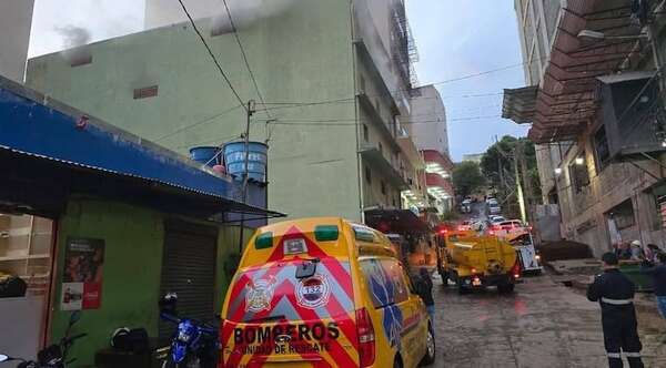 VORAZ INCENDIO EN ZONA CÉNTRICA DE CDE