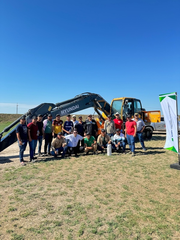 Automotor S.A. realizó la entrega técnica de tres Excavadoras Hyundai R220 a GPSA