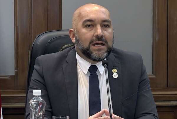Orlando Arévalo renuncia al JEM y solicita su desafuero de la Cámara Baja - Política - ABC Color