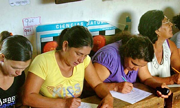 Madres se alfabetizan para apoyar a sus hijos con la tarea – Prensa 5