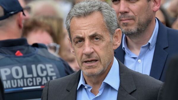 Nicolas Sarkozy, primer ex presidente francés en llevar un brazalete electrónico