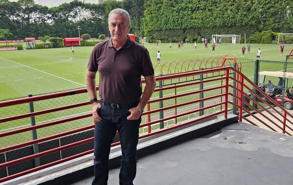 Versus / Alfaro continúa su recorrido visitando a futbolistas paraguayos en el exterior