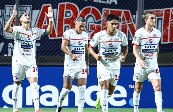 Versus / Dos jugadores de Nacional quedaron en el equipo de la semana de Copa Libertadores