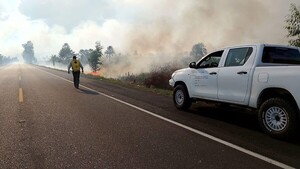 Incendio de pastizal de gran magnitud en la ruta Luque-San Bernardino