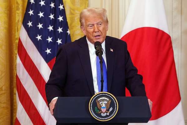 Trump amenaza a Japón con aranceles para equilibrar el déficit comercial - Mundo - ABC Color