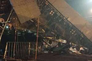 Video: derrumbe de escenario causó susto en Caacupé - Nacionales - ABC Color