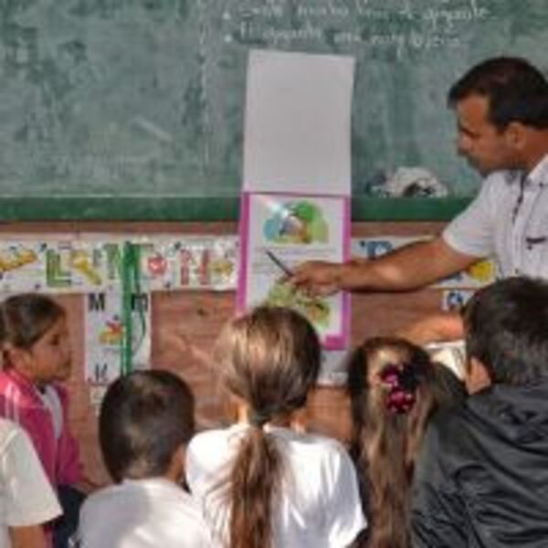 Gobierno oficializó pago a docentes reemplazantes por permiso de maternidad :: Presidencia de la República del Paraguay