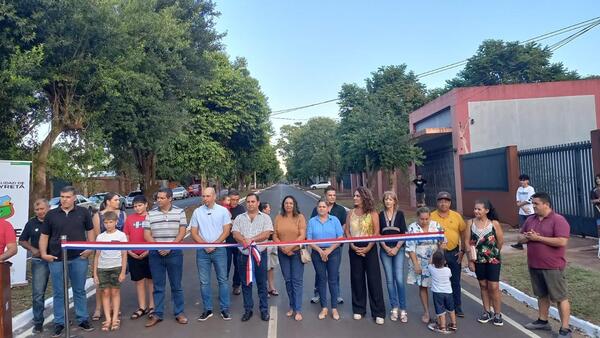 Inauguran nuevo tramo de asfaltado en la Avenida Los Cedros de Cambyreta