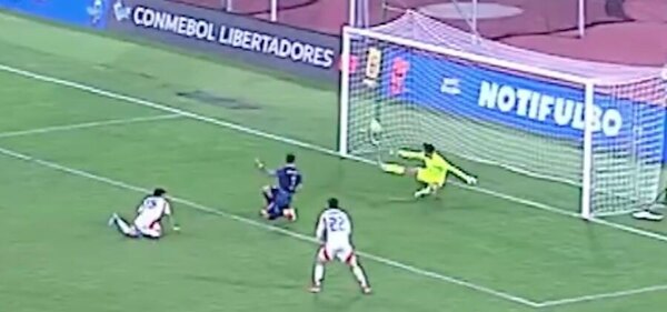 Versus / La impresionante doble tapada de Insfrán que le dio vida a Paraguay