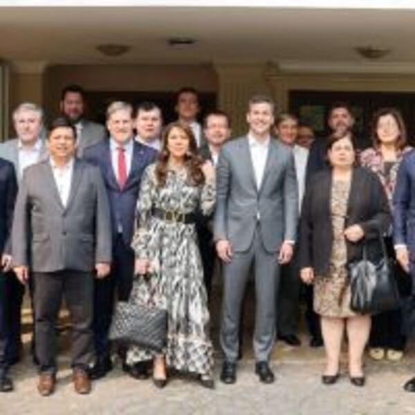 Presidente de la República, apostando al diálogo, se reúne con legisladores. :: Presidencia de la República del Paraguay