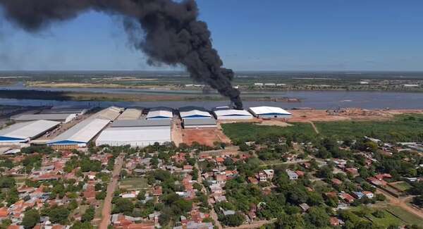 Incendio de gran proporción en puerto de Mariano Roque Alonso - Nacionales - ABC Color